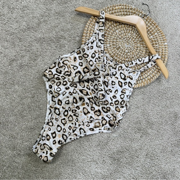 Lahana Swim Women’s Omala Cheeky One-Piece Swimsuit in Vintage Nude Leopard S - Picture 5 of 15